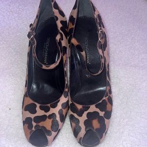Women’s Dolce & Gabbana leopard peep toe shoe 39